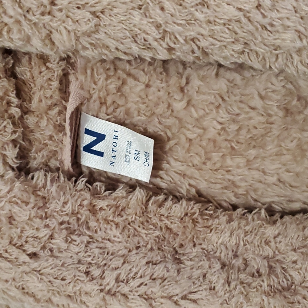 Natori Short Fluffy Belted Robe - Picture 5 of 9